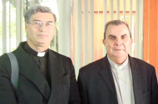 P. Pedro Barrajón, L.C. con sacerdotes.