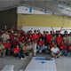 Miembros del Movimiento junto con reclusos construyendo una capilla.