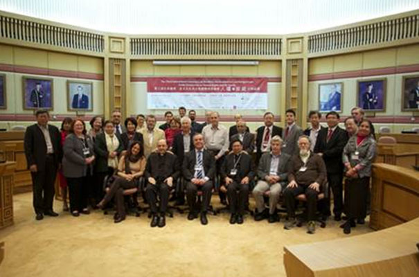 Foto del grupo que participó en las conferencias.