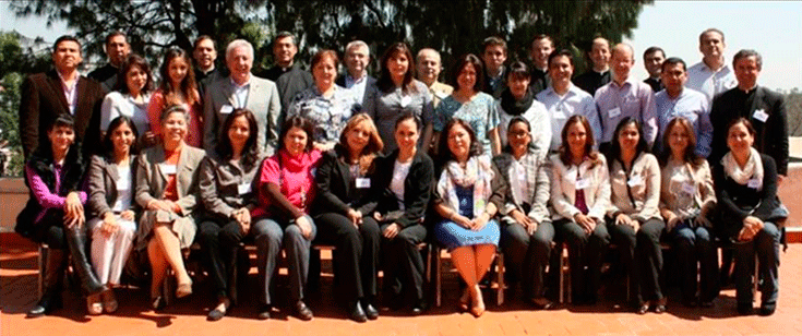 Grupo de participantes en la convención de Familia Unida.
