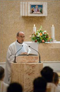 «La Iglesia que, en un primer momento, les ha ayudado al enviar sus Visitadores para hacer un primer discernimiento, la misma Iglesia, en la misma persona del Santo Padre, hoy les envía su Delegado».