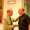 El director de <em>L&acute;Osservatore Romano</em>, Dr. Gian  Maria Vian, con el padre Arturo Guti&eacute;rrez durante el acto de despedida