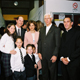 Dom Moacyr Jos&eacute; Vitti, C.S.S.,<br>arcebispo de Curitiba,<br>com o Pe Manuel Aromir, L.C.<br>e uma fam&iacute;lia do Regnum Christi.