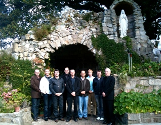 Fr Bannon with men retreatants sydney
