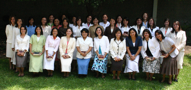 La vida consagrada femenina en el <i>Regnum Christi</i> es un nuevo estilo de consagraci&oacute;n en la Iglesia para todas aquellas j&oacute;venes que desean entregar su vida a Dios.