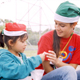 J&oacute;venes voluntarios que, junto con sus familias, comparten y conviven con los desmovilizados de la violencia y sus familias.