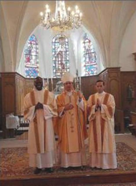 Bishop Nicolas Brouwet with the new deacons: Deacon Adrián González, LC, and Deacon Richmond Niamké, of the diocese of Abiyán.
