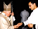 P. Gabriele Brusco, L.C., nel suo periodo di studi a Roma ha avuto l�opportunit&agrave; di essere accolito di Papa Giovanni Paolo II durante alcune delle sue cerimonie.