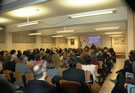 Un aula gremita di partecipanti ha assistito alla conferenza