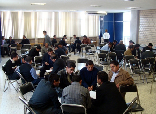 Los participantes discutieron algunos puntos de las conferencias para buscar aplicaciones prácticas en su labor pastoral.