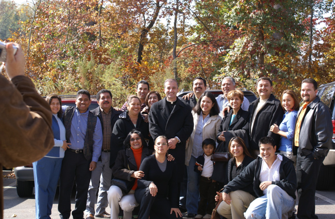 Families from St Tomas Catholic Church with Fr Angel Espinosa.