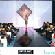 Bibi Gait&aacute;n presentando la pasarela con las modelos de Pure Fasion