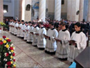 Inginocchiati nel presbiterio del Santuario di Boca (NO), dodici fratelli hanno emesso la prima professione religiosa.