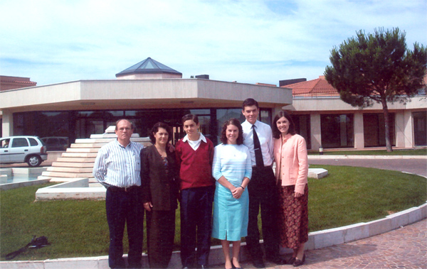 Vega family outside the center of Higher studies of the Legionaries in Rome. June, Pentecost 2006.
