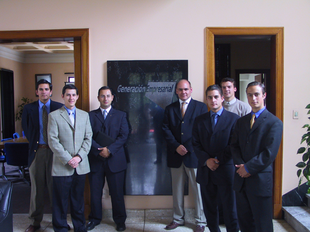 Los miembros consagrados realizan una gran variedad de apostolados.